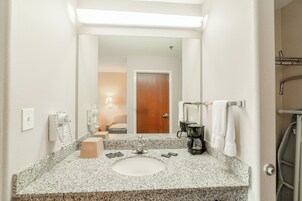 Artículos de tocador gratuitos, secador de pelo, toallas