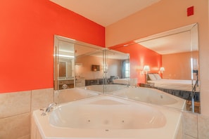 1 Suite King Bed Non-Smoking Jacuzzi Tub | Jetted bathtub