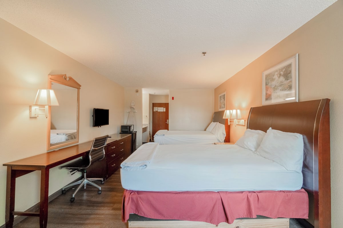 Kamer, 2 tweepersoonsbedden, niet-roken | 1 slaapkamer, een strijkplank/strijkijzer, gratis wifi, beddengoed