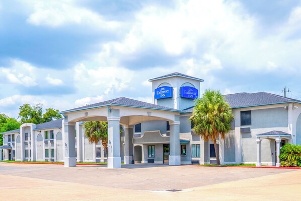 Exterior - Capital O Fairway Inn - Baytown La Porte TX (La Porte)