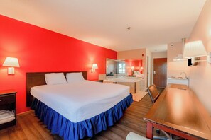 1 Suite King Bed Non-Smoking Jacuzzi Tub | Iron/ironing board, free WiFi, bed sheets - Capital O Fairway Inn - Baytown La Porte TX (La Porte)