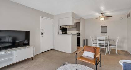 Spacious 1BR Flat Near Downtown Midland