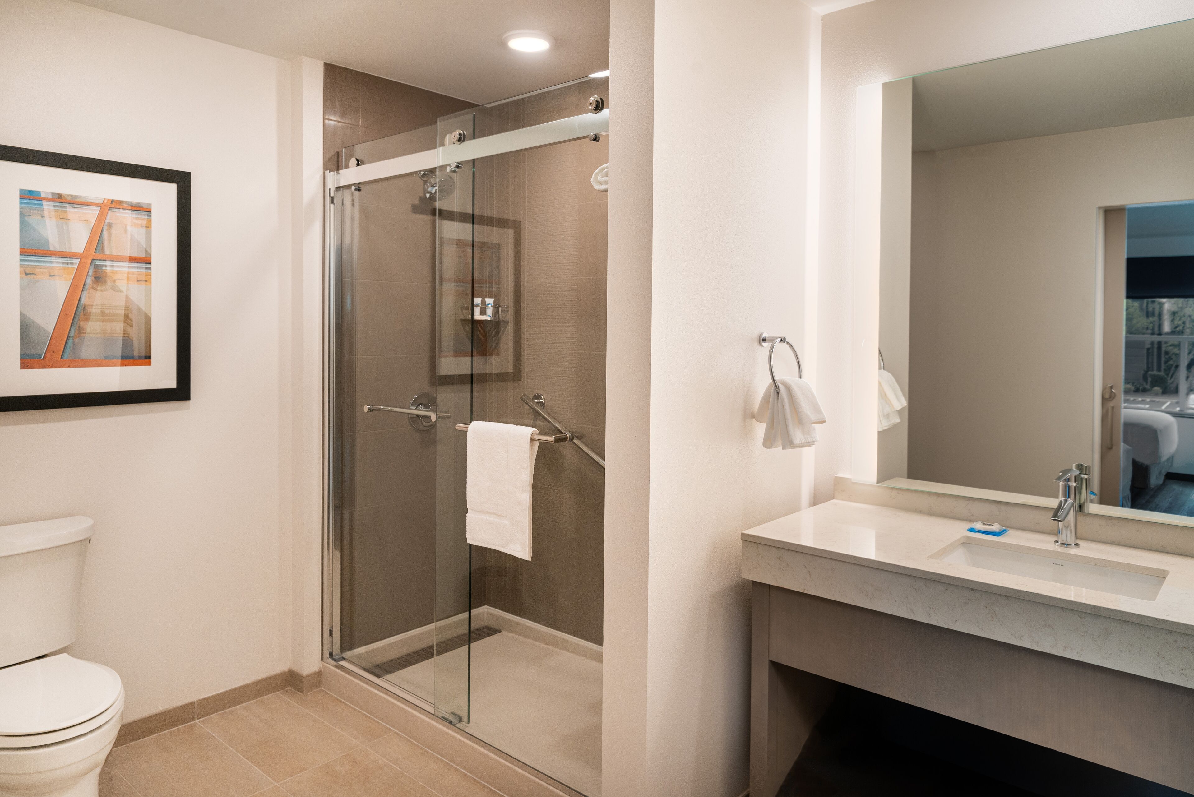 suite, 1 bedroom | bathroom | combined shower/bathtub, hair dryer, towels