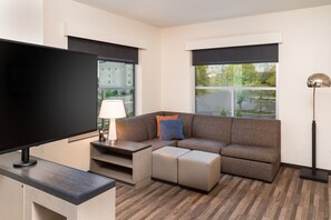 In-room safe, blackout curtains, soundproofing, iron/ironing board - Hyatt House Nashville Airport (Nashville)