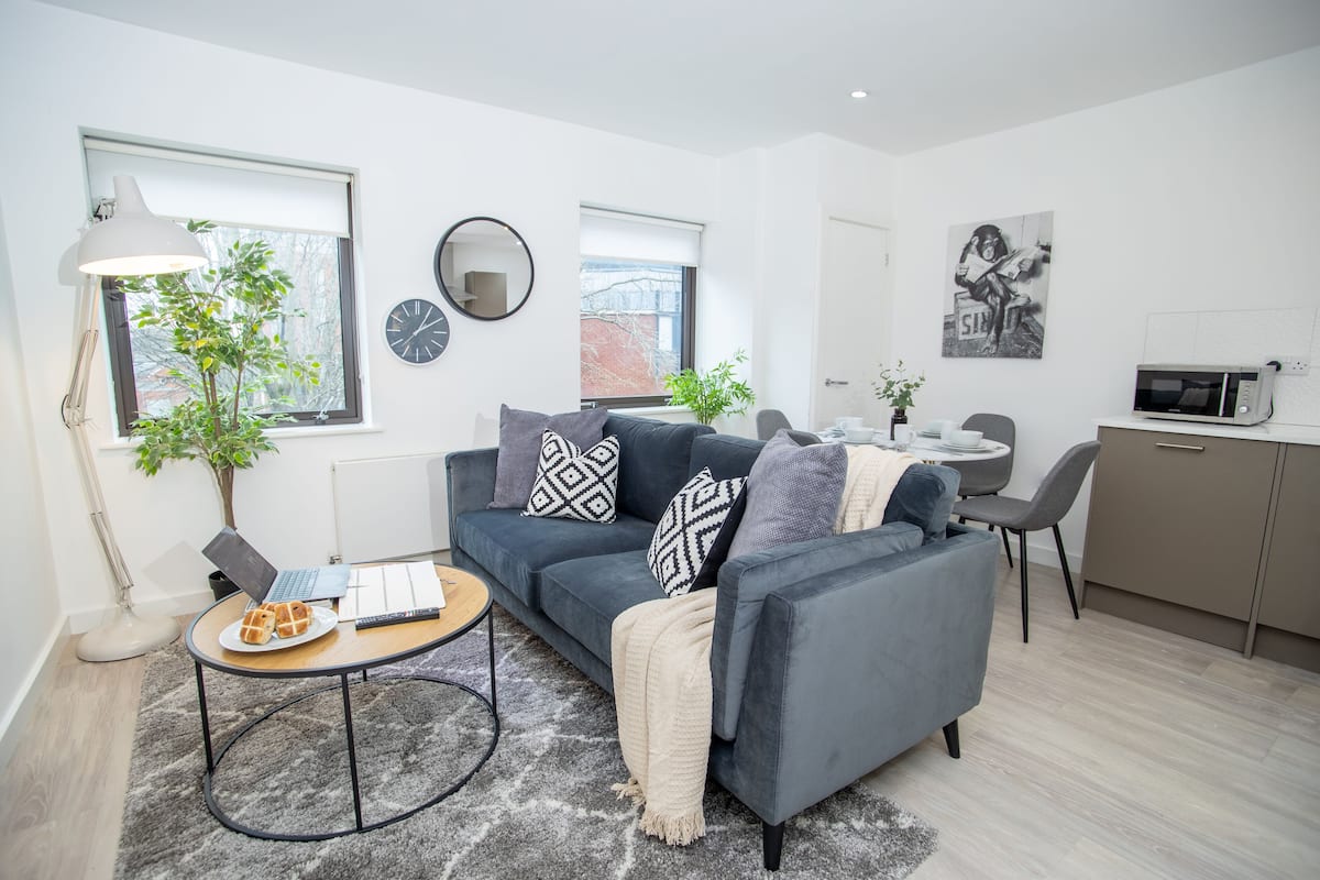 Standard Apartment, 2 Bedrooms, Courtyard View | Living area