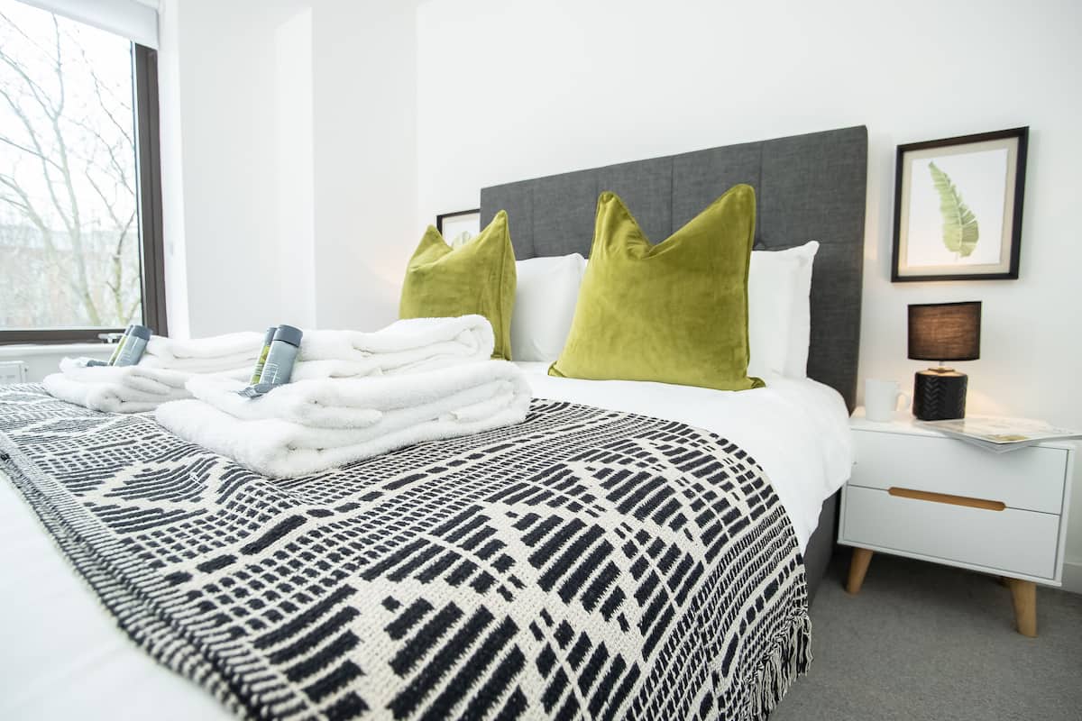 2 bedrooms, individually decorated, individually furnished, desk