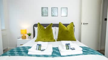 Standardlejlighed - 2 soveværelser - udsigt til gårdsplads | Individuelt design, individuel indretning, skrivebord