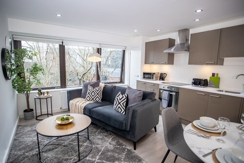 Pembroke House Apartments - Parking