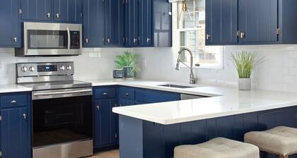 Two Blocks from beach! Newly renovated, clean, 4BR home sleeps 10