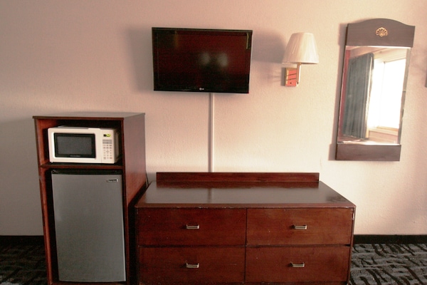 Pillowtop beds, free WiFi, bed sheets