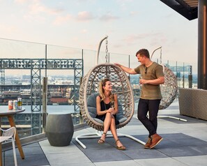 Outdoor pool, pool loungers - The Rally Hotel at McGregor Square (Denver)