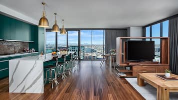 Penthouse, 2 Bedrooms, Corner | Living area