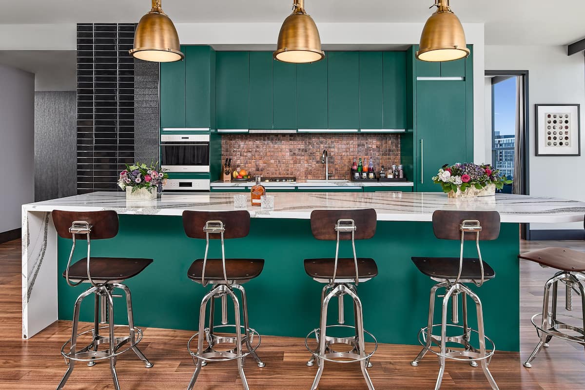 penthouse, 2 bedrooms, corner | private kitchen | coffee/tea maker, high chair