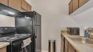 Microwave, oven, kompor, dan mesin pencuci piring