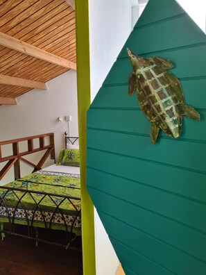 2 habitaciones, tabla de planchar con plancha y cuna de viaje 