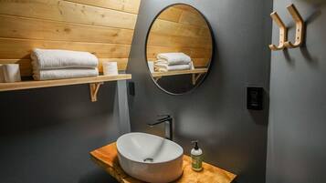 Shower, jetted tub, hair dryer, towels