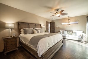 5 bedrooms, iron/ironing board, travel crib, free WiFi - Luxury 5BR in Scottsdale: Pickleball, Pool & Golf! (Scottsdale)