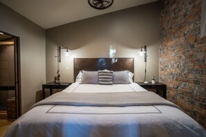 5 bedrooms, iron/ironing board, travel cot, free WiFi - Luxury 5BR: Pickleball, Heated Pool, Near Golf (Scottsdale)