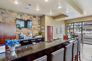 Lounge - Cobblestone Hotel & Suites-Little Chute (Little Chute)