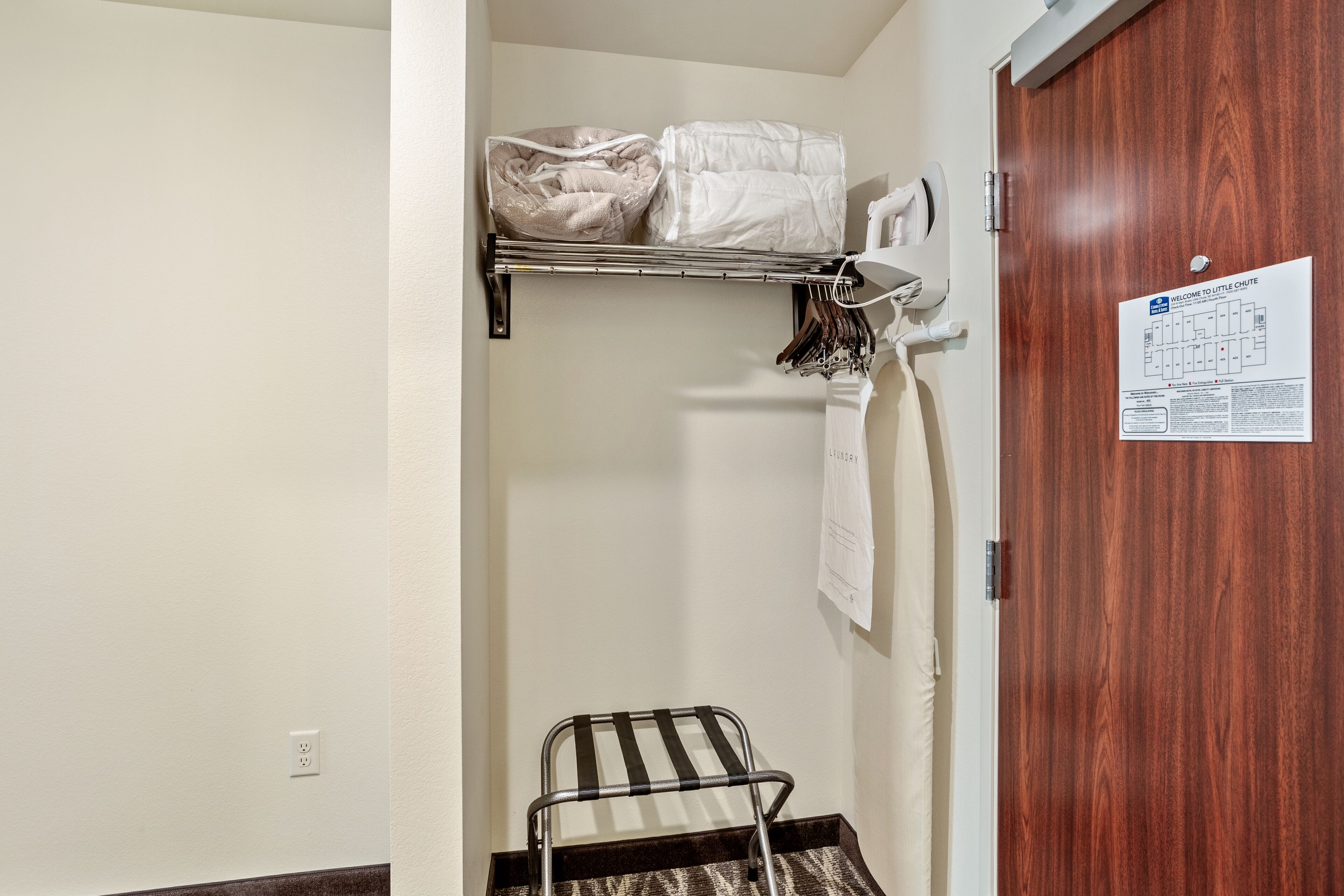 premium bedding, pillow-top beds, in-room safe, desk