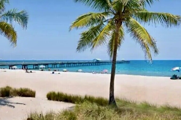 Platja a a prop, gandules de platja i tovalloles de platja