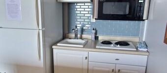 8th Floor Riverwalk Retreat.... With Views to Die For!!