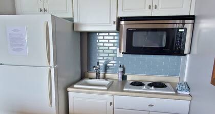 8th Floor Riverwalk Retreat.... With Views to Die For!!