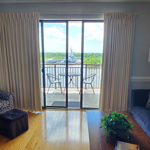 8th Floor Riverwalk Retreat.... With Views to Die For!!