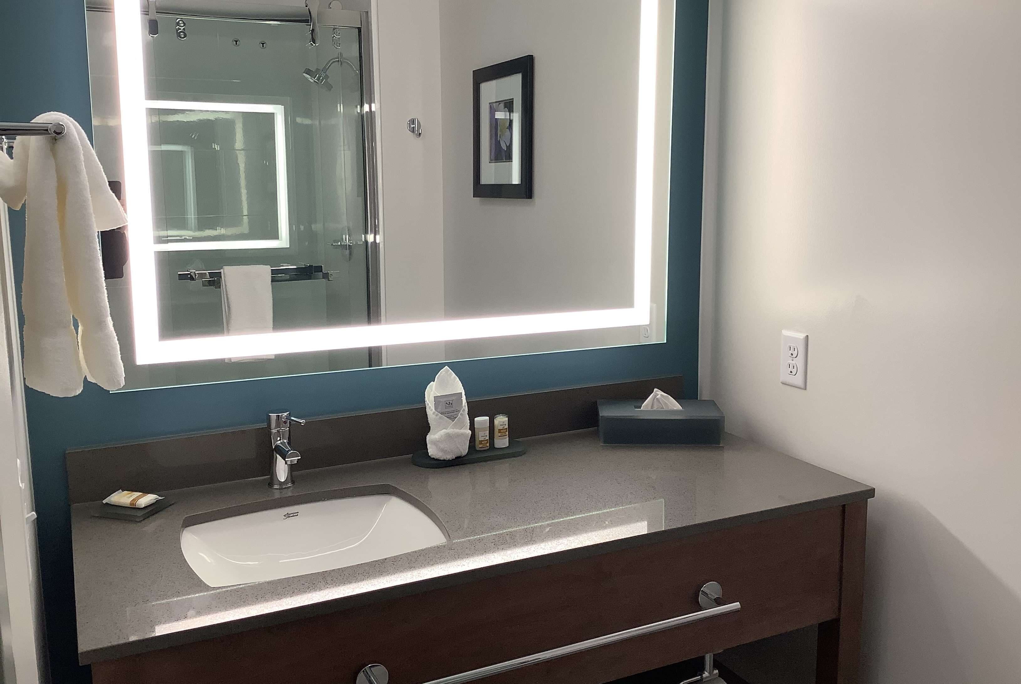 desk, laptop workspace, free wifi, bed sheets