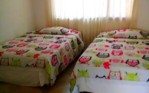 Basic House | 4 bedrooms, bed sheets - Casa con Piscina Privada Anapoima (Anapoima)
