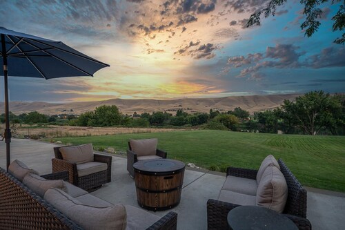 Wine Country River Front Paradise with Private Dock