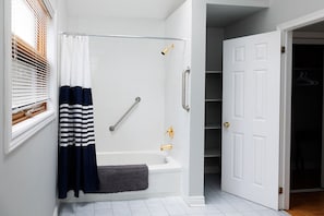 Combined shower/tub, soap, toilet paper