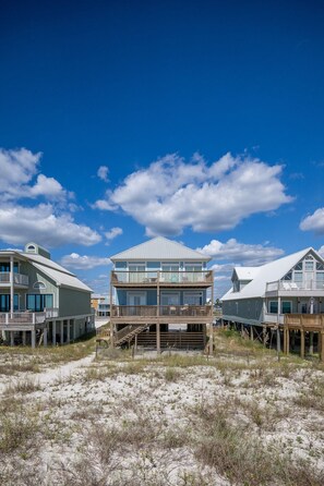 Exterior - 5 Bedroom ~ BEACH HOUSE ~ WEEKLY RENTALS! (Gulf Shores)
