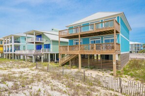 Exterior - 5 Bedroom ~ BEACH HOUSE ~ WEEKLY RENTALS! (Gulf Shores)