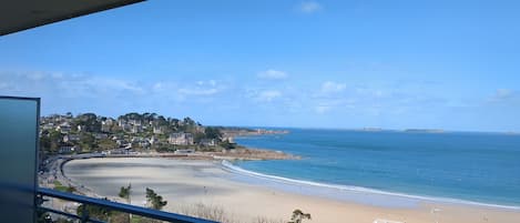 Plage à proximité, chaise longue