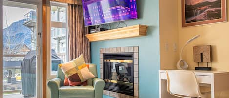 Smart TV, fireplace