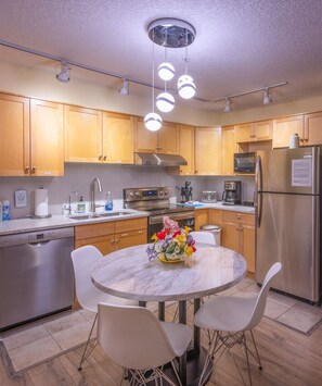 ثلاجة، ميكروويف، فرن، غسالة أطباق