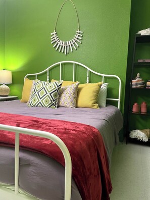 11 室のベッドルーム、WiFi (無料)、ベッドシーツ