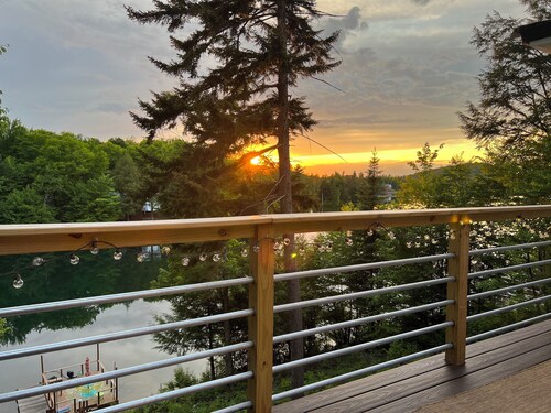 Spacious ADK Waterfront Lodge; Dogs Welcome!