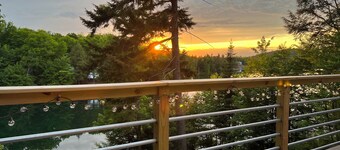 Spacious ADK Waterfront Lodge; Dogs Welcome!