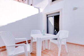 Outdoor dining - Yellow Studio Apartment - Vilamoura (Vilamoura)