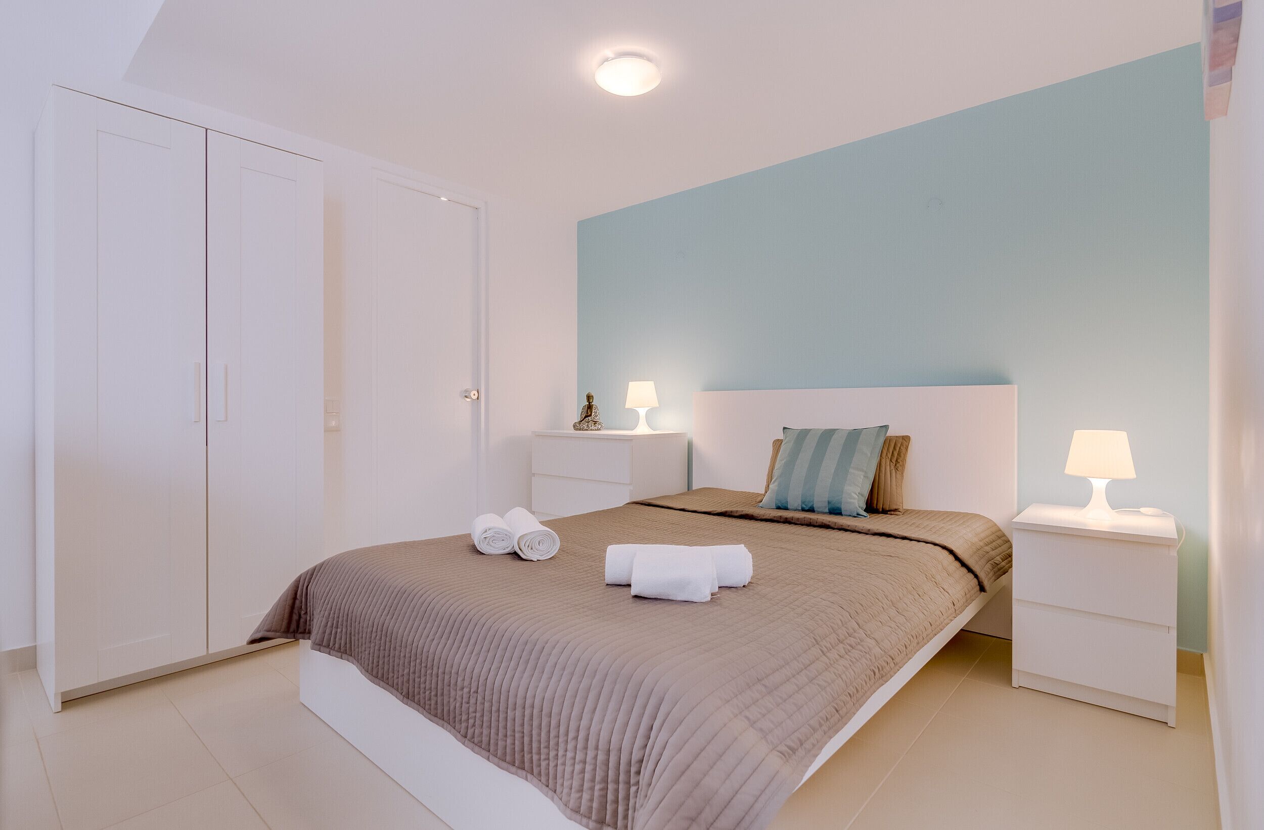 Iron/ironing board, free WiFi, bed sheets