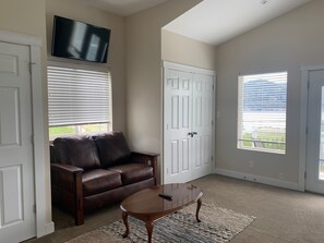 Téléviseur connecté, foyer, chaîne audio