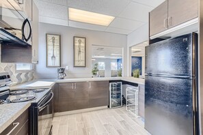 Fridge, microwave, oven, stovetop - Live/Work Close - Spacious 1 Bdrm, + EV charging, South of Downtown Denver (Denver)