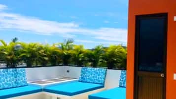 Basic House | Living area | 32-inch flat-screen TV with cable channels, TV