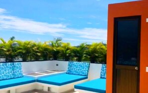 基础独立别墅 | 起居区 | 32-英寸纯平电视 （配备有线频道）、电视