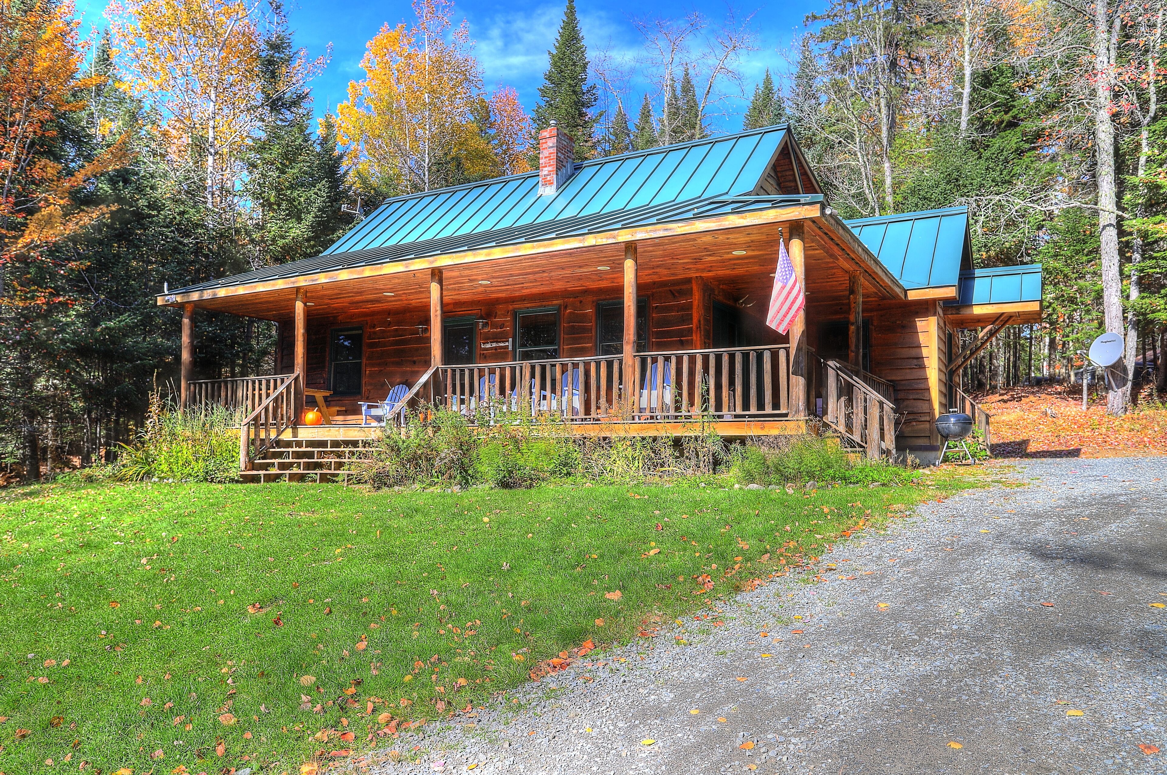 Timber Lodge 4 Bedroom/2 Bath home - great for snowmobiling and short drive to Saddleback Mountain!