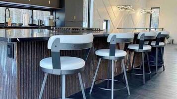 冰箱、微波炉、烤箱、炉灶