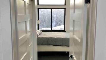 3 habitaciones, tabla de planchar con plancha, cuna de viaje y wifi