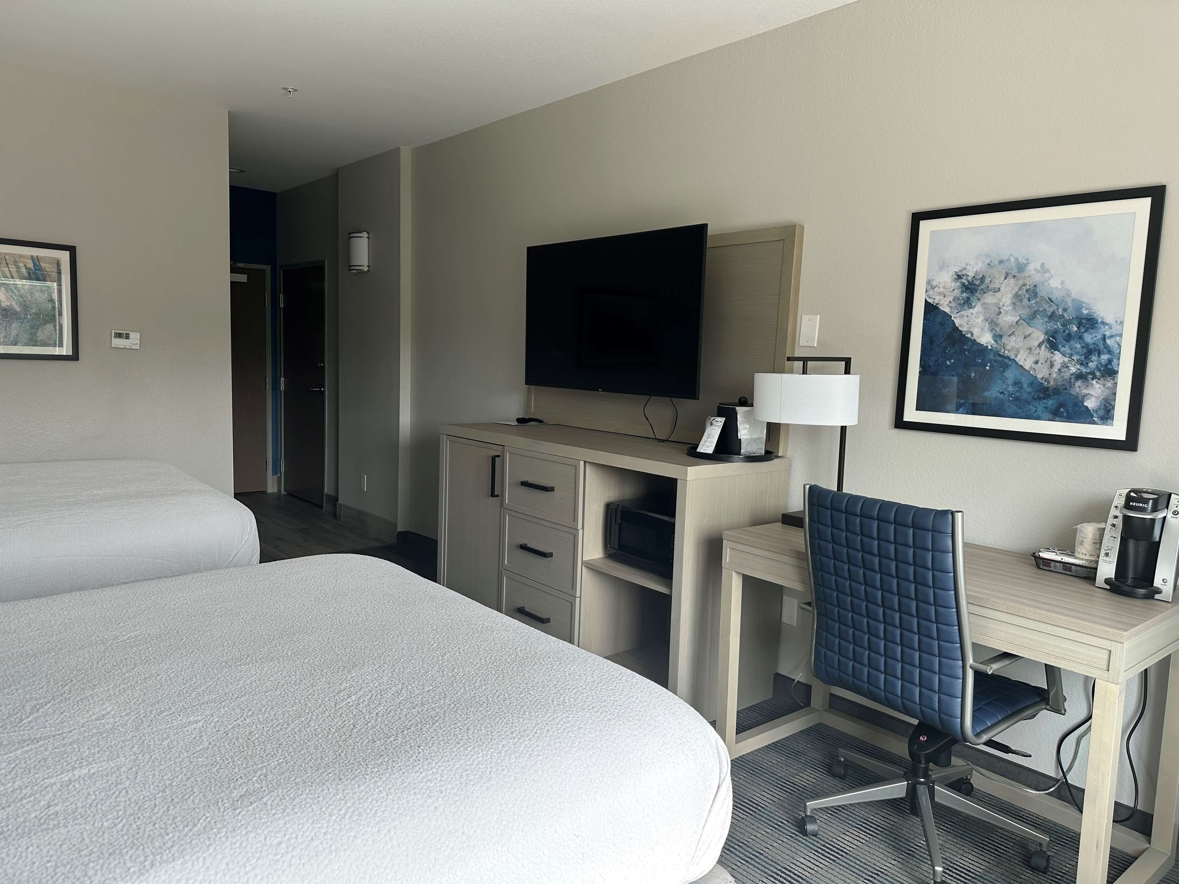 desk, laptop workspace, wifi, bed sheets